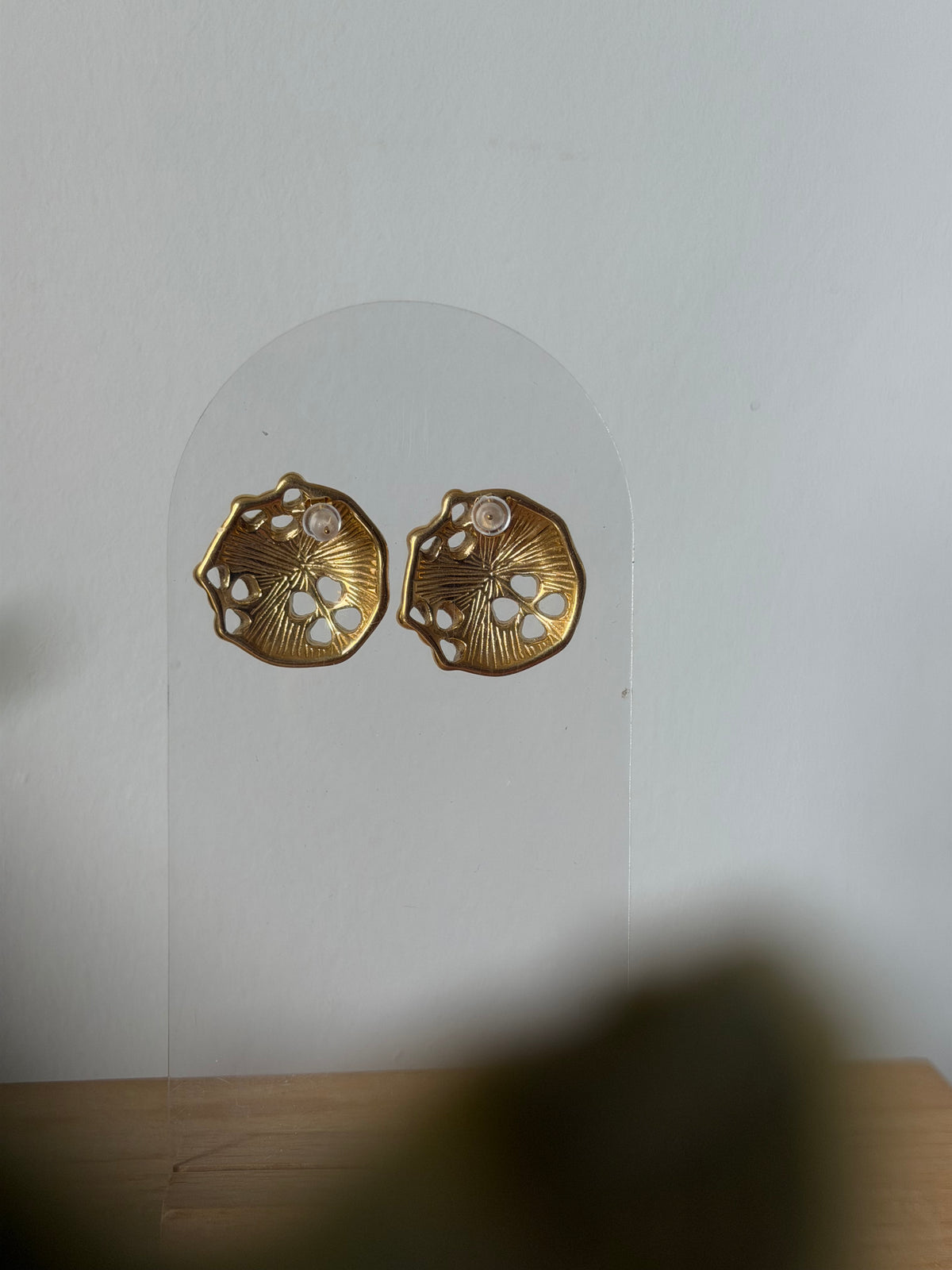 Mother Pearl Button Stud Earrings