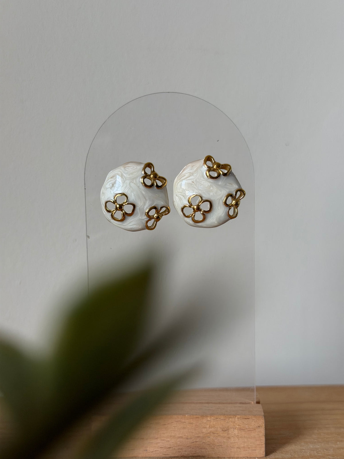 Mother Pearl Button Stud Earrings